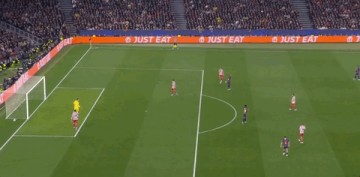 kaiyun-孩子般的错误又来了，勒诺尔芒用手按住穆索开球未被判点