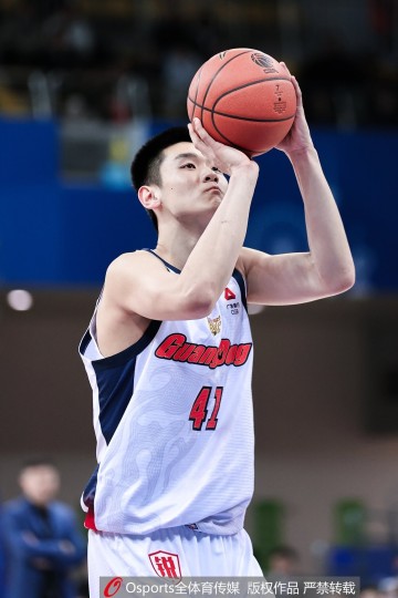 开云APP-媒体人：王洪泽用稚嫩肩膀扛起广东脆弱内线 他值得更多时间&amp;机会